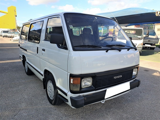 Toyota HiAce VLH51 9 Lugares