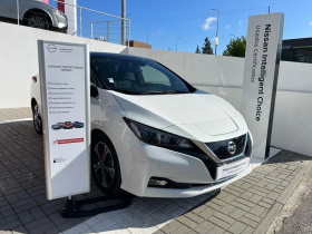Nissan Leaf N-Connecta Two Tone