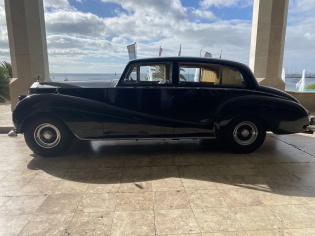 Rolls Royce Silver Wraith sedan